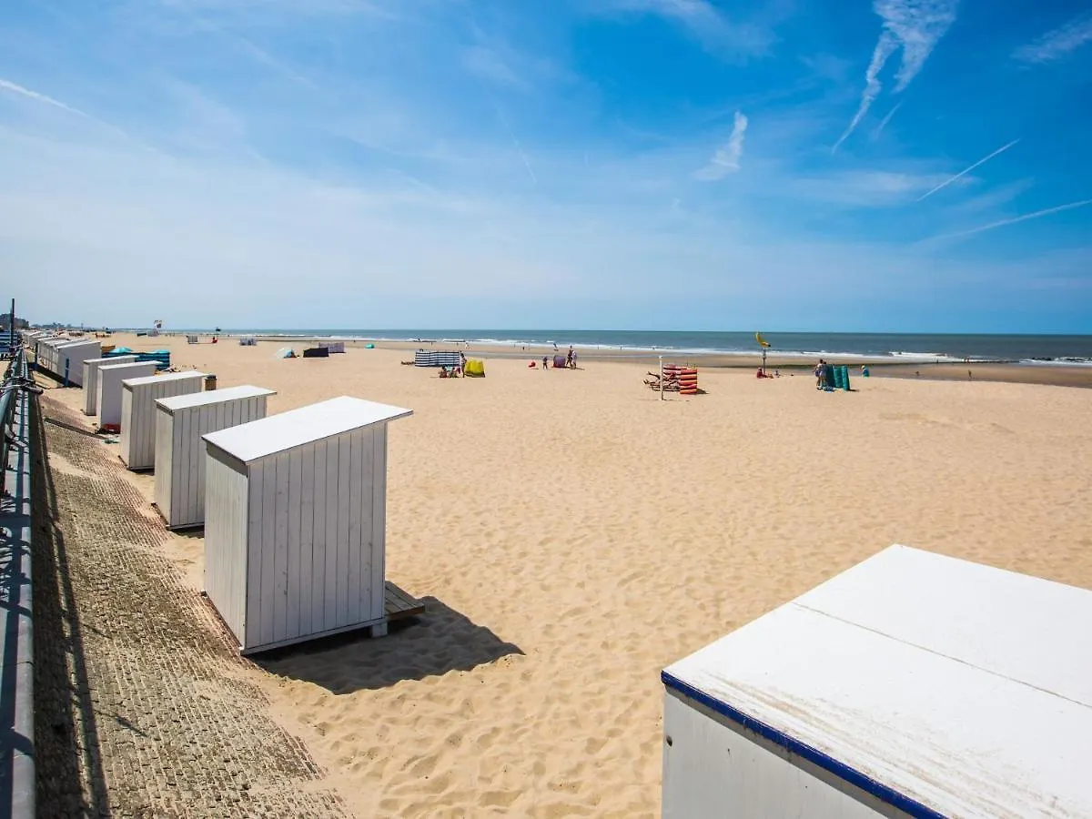 Nice Apartment With Shared Pool Middelkerke